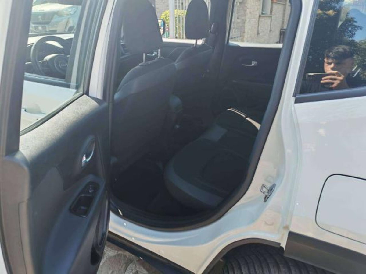 Jeep Renegade 1.3 T4 190CV PHEV 4xe AT6 Limited (9)