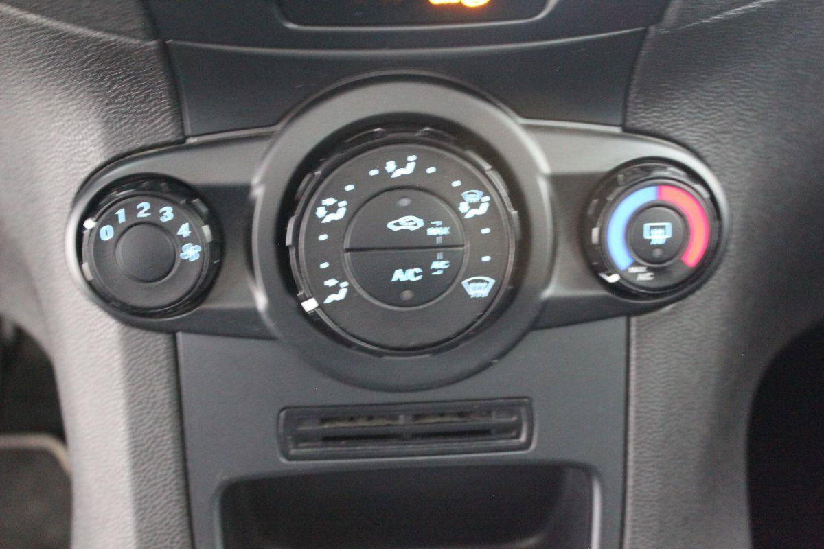 Ford Fiesta 1.0 80CV 5 porte (15)