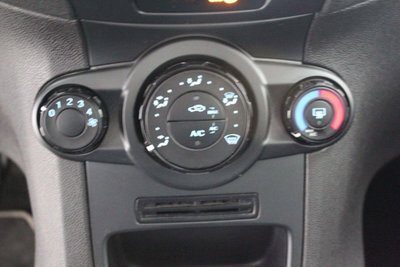 Ford Fiesta 1.0 80CV 5 porte (15)
