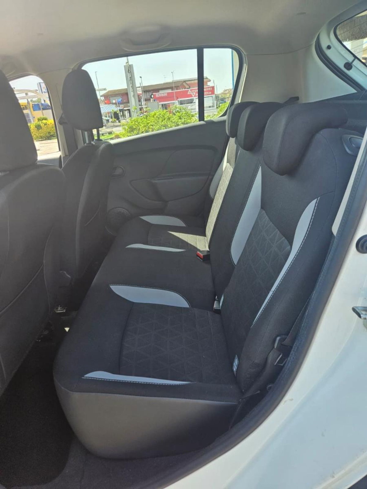Dacia Sandero 0.9 TCe 12V 90CV Start&Stop SS Ambiance Family (10)