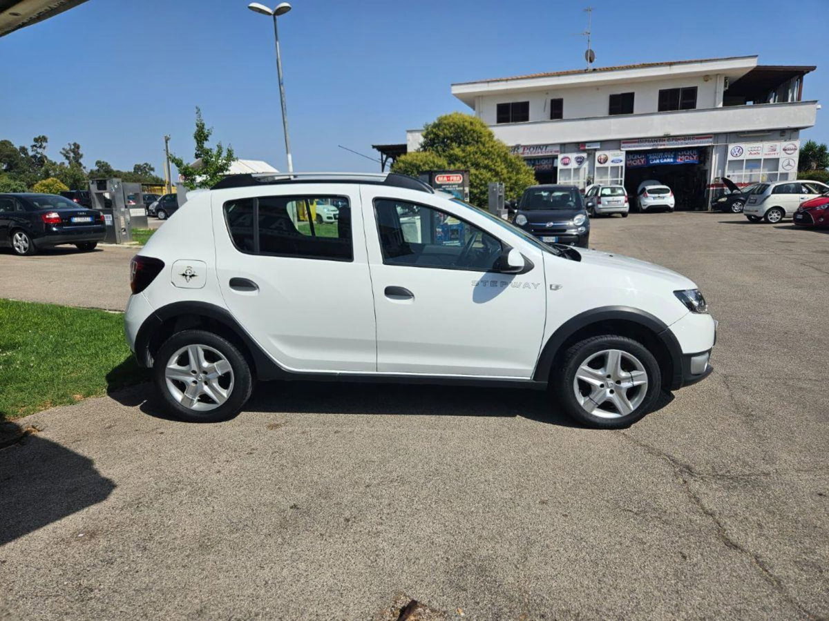 Dacia Sandero 0.9 TCe 12V 90CV Start&Stop SS Ambiance Family (5)