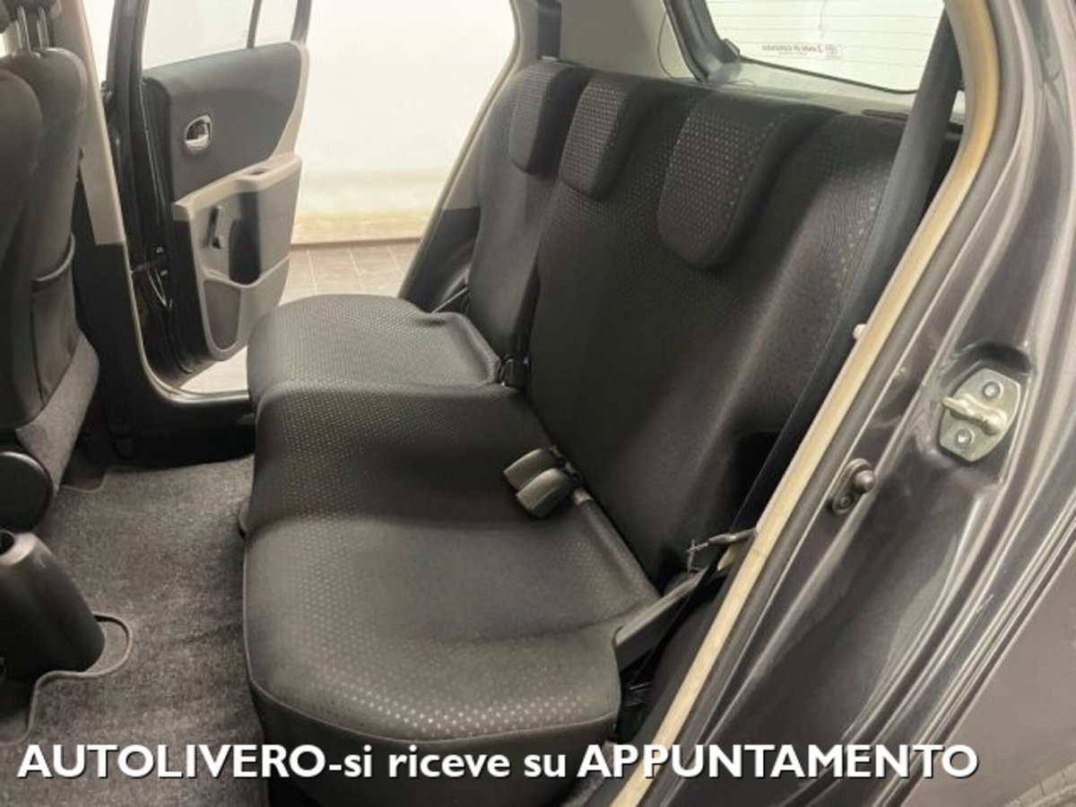 Toyota Yaris 1.0 5 porte Sol (12)