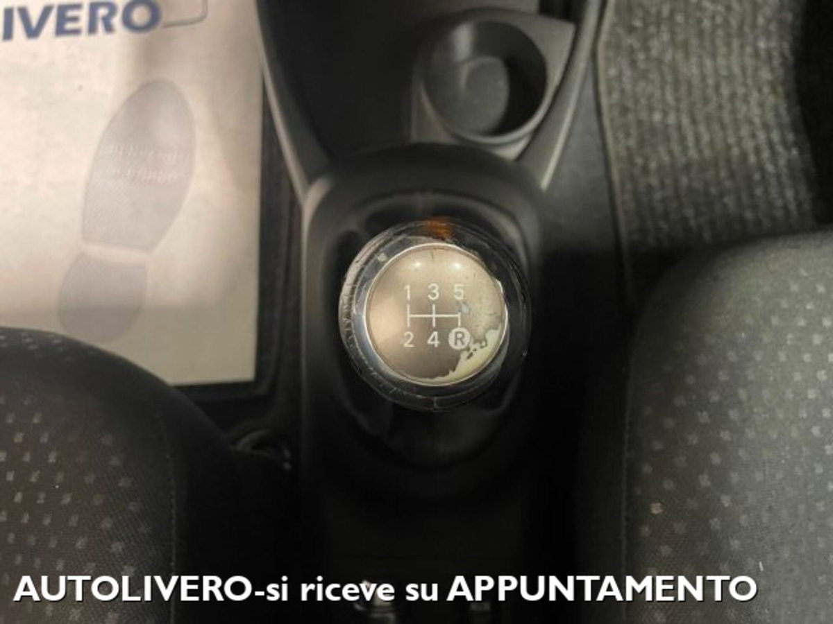 Toyota Yaris 1.0 5 porte Sol (15)