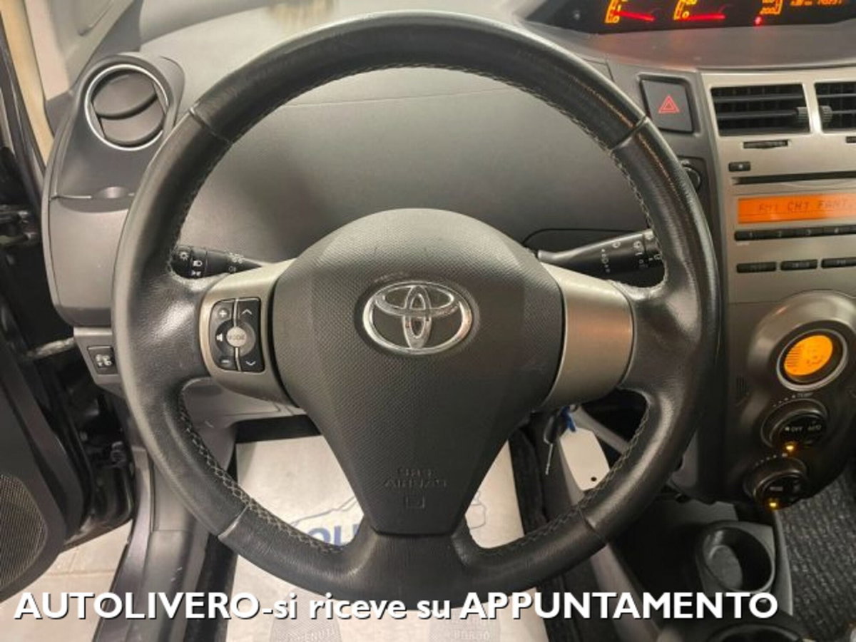 Toyota Yaris 1.0 5 porte Sol (16)