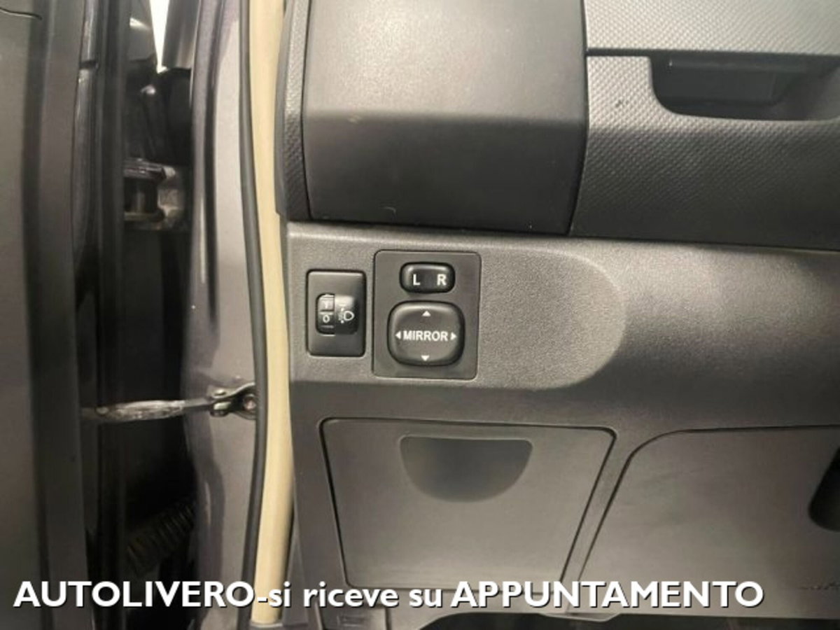Toyota Yaris 1.0 5 porte Sol (17)
