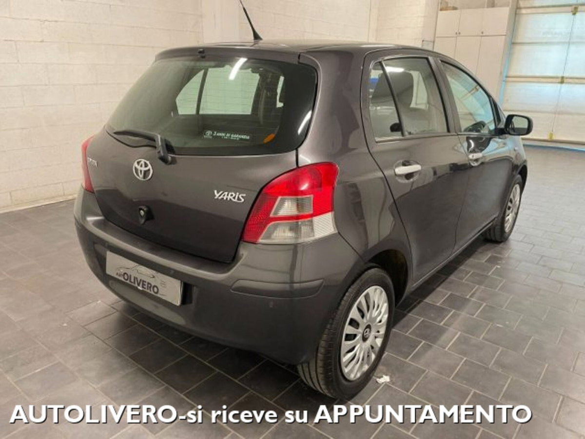 Toyota Yaris 1.0 5 porte Sol (4)