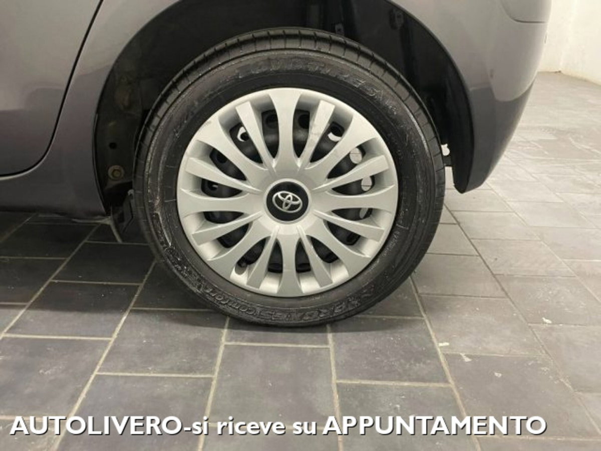 Toyota Yaris 1.0 5 porte Sol (5)