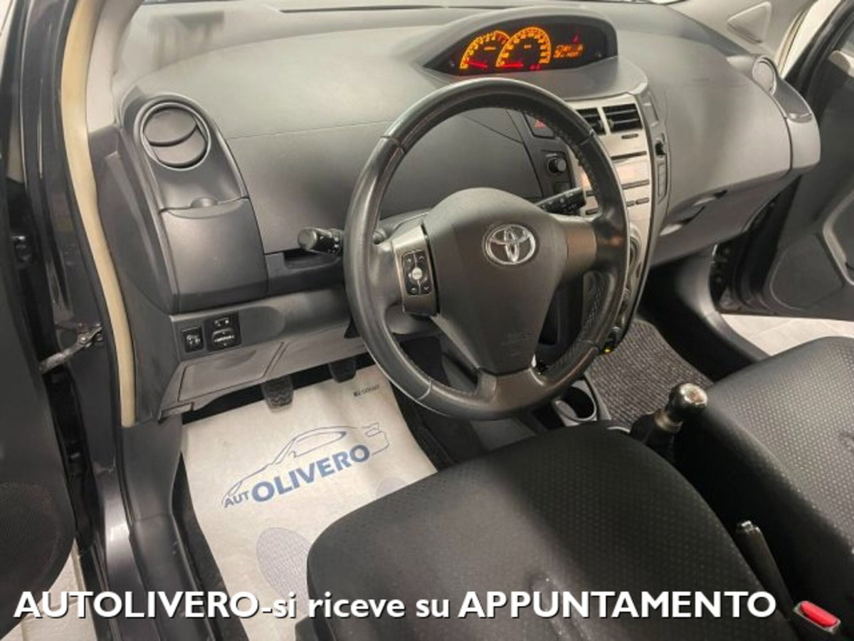 Toyota Yaris 1.0 5 porte Sol (6)
