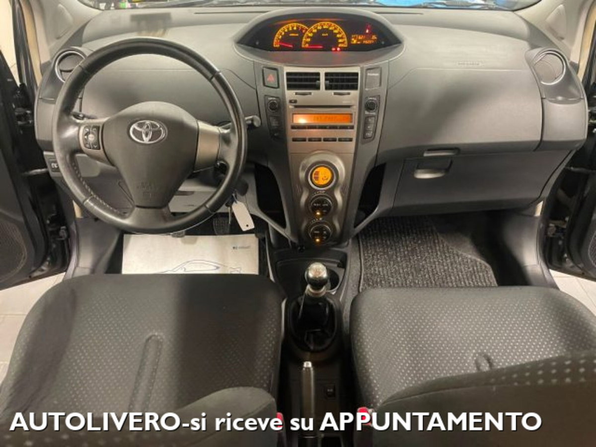 Toyota Yaris 1.0 5 porte Sol (7)