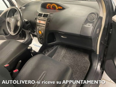 Toyota Yaris 1.0 5 porte Sol (8)