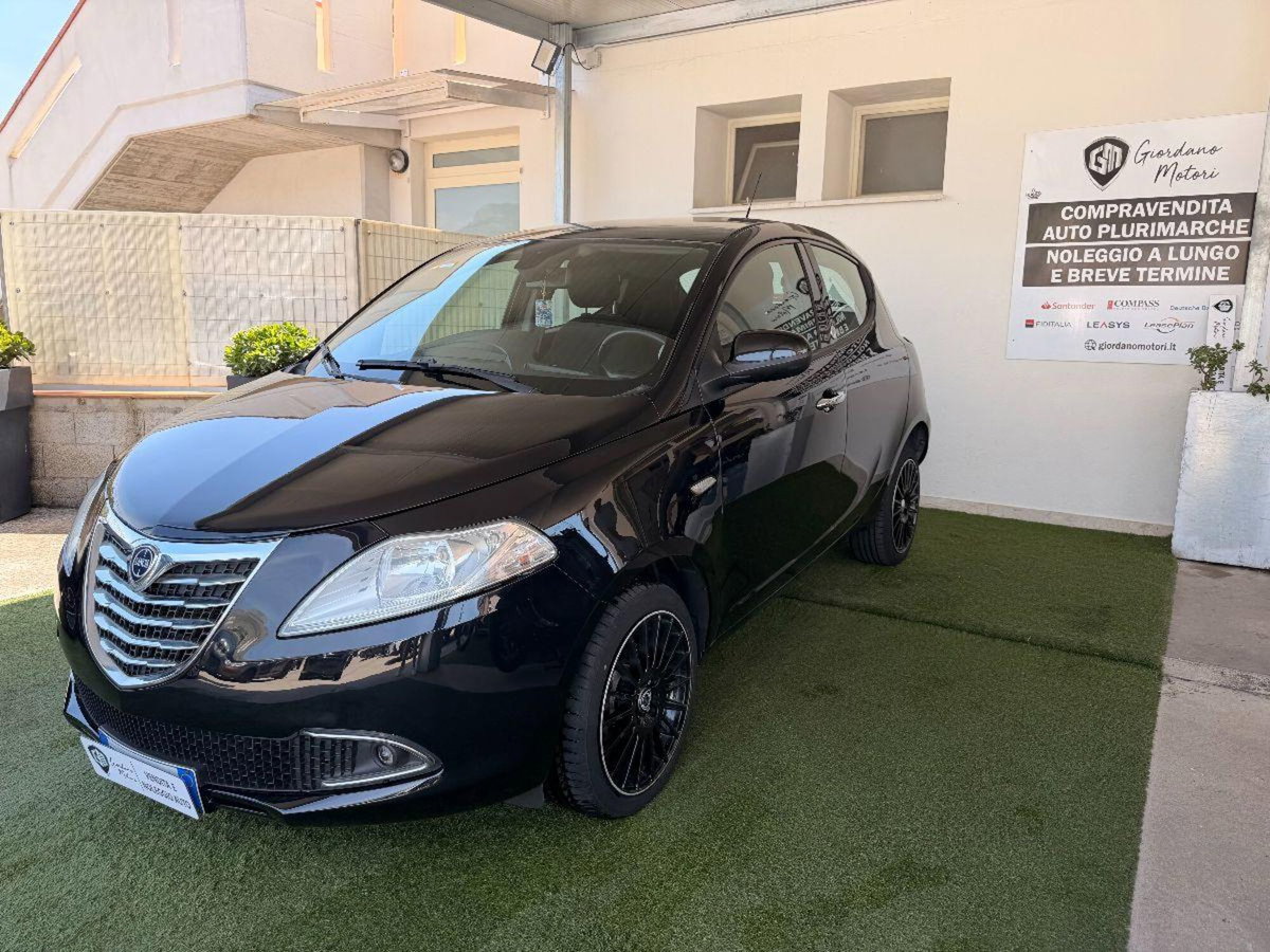 Lancia Ypsilon 0.9 TwinAir 5 porte Metano Ecochic Silver