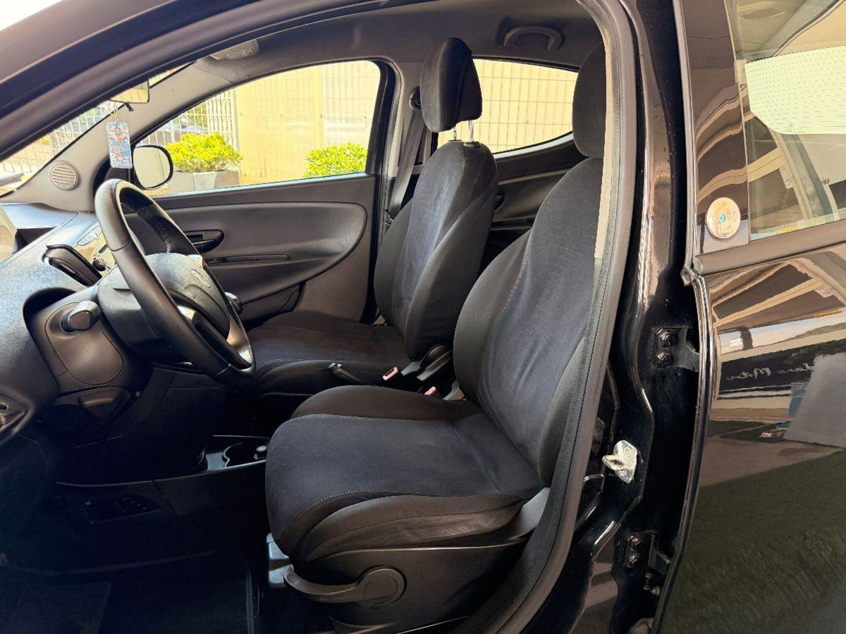 Lancia Ypsilon 0.9 TwinAir 5 porte Metano Ecochic Silver (10)