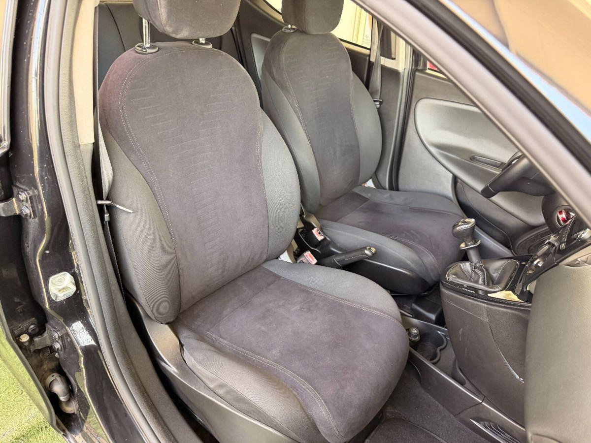 Lancia Ypsilon 0.9 TwinAir 5 porte Metano Ecochic Silver (12)