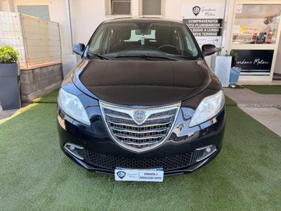 Lancia Ypsilon 0.9 TwinAir 5 porte Metano Ecochic Silver (2)