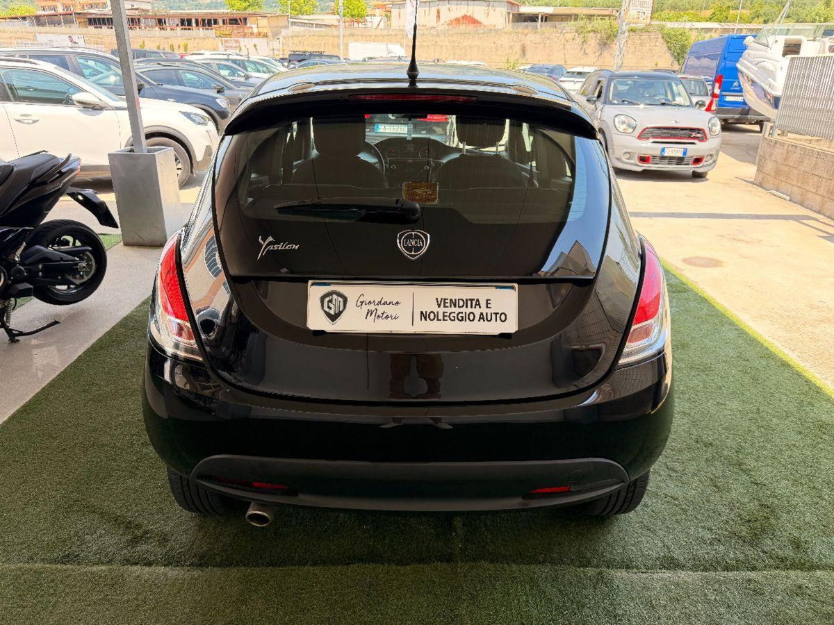 Lancia Ypsilon 0.9 TwinAir 5 porte Metano Ecochic Silver (5)