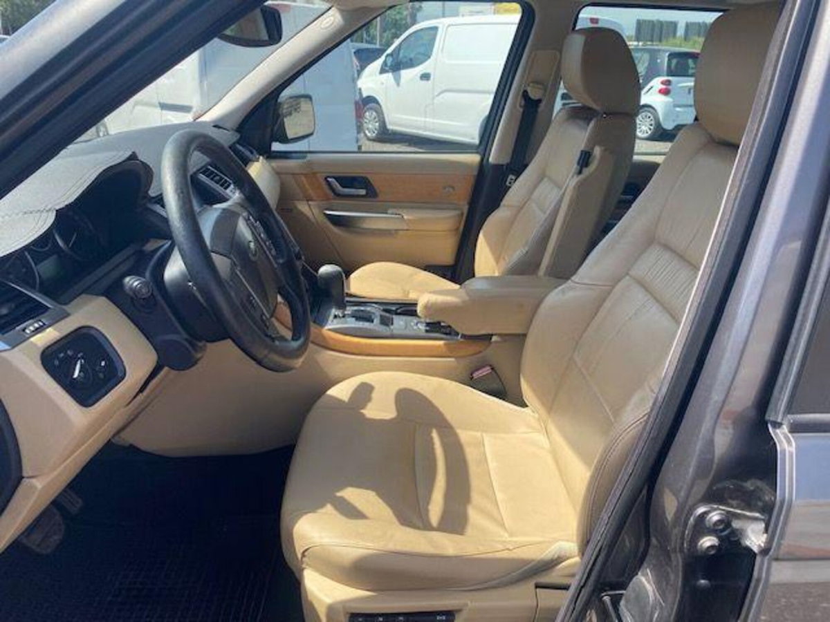 Land Rover Range Rover Sport 2.7 TDV6 HSE (9)