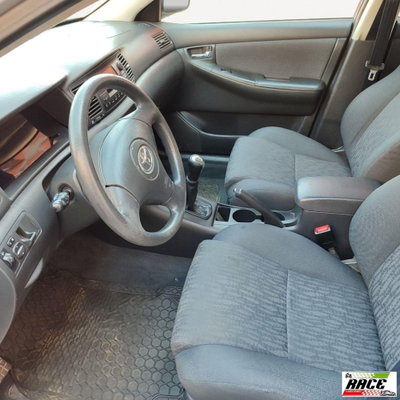Toyota Corolla 1.6 16V 5 porte (9)