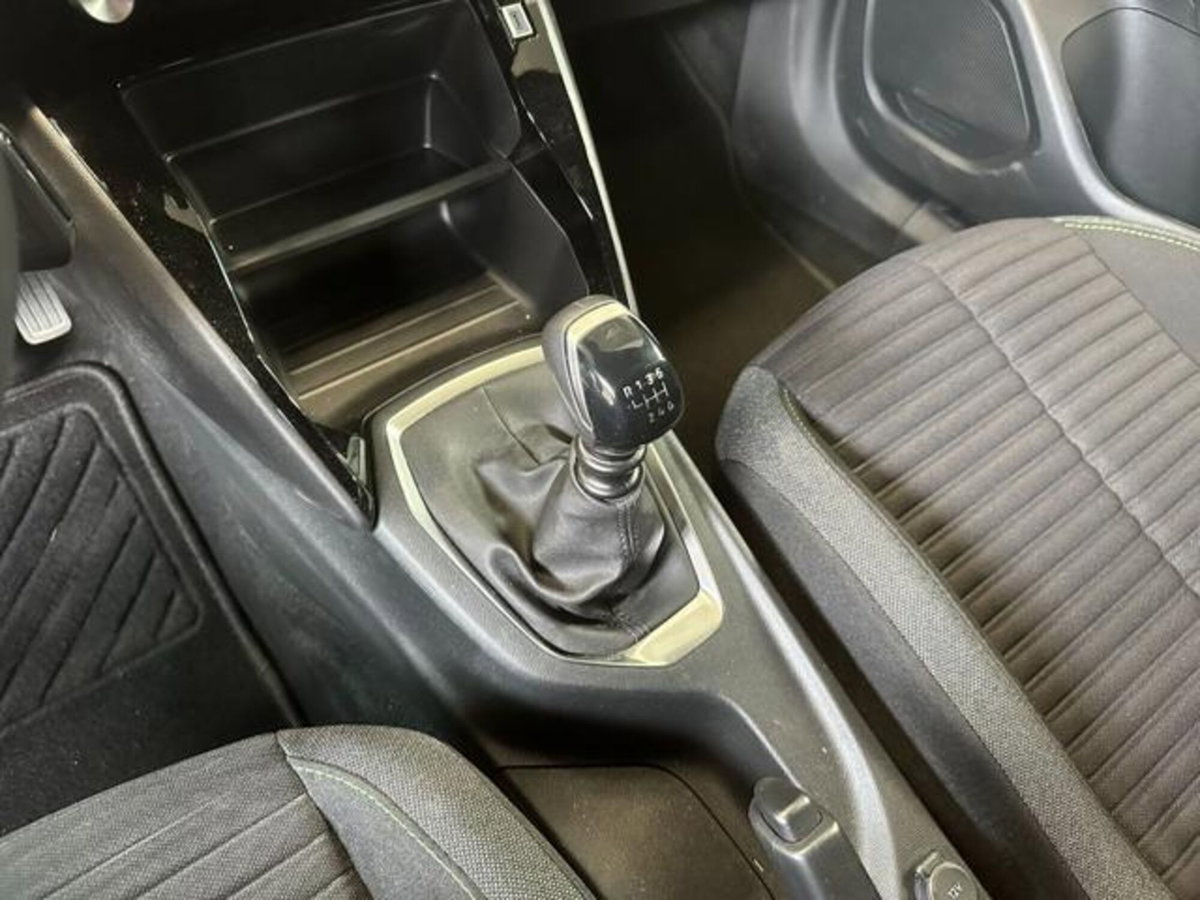 Peugeot 2008 PureTech 100 S&S Allure (16)