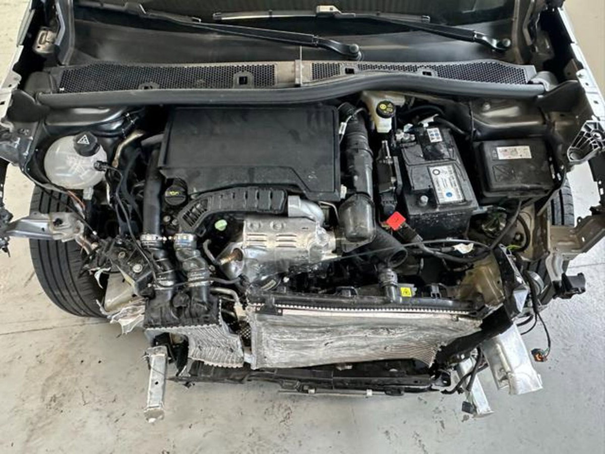 Peugeot 2008 PureTech 100 S&S Allure (9)