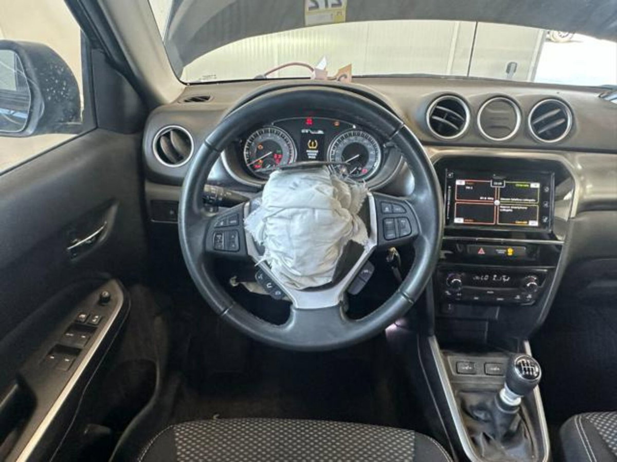 Suzuki Vitara 1.4 Hybrid Easy Cool (17)