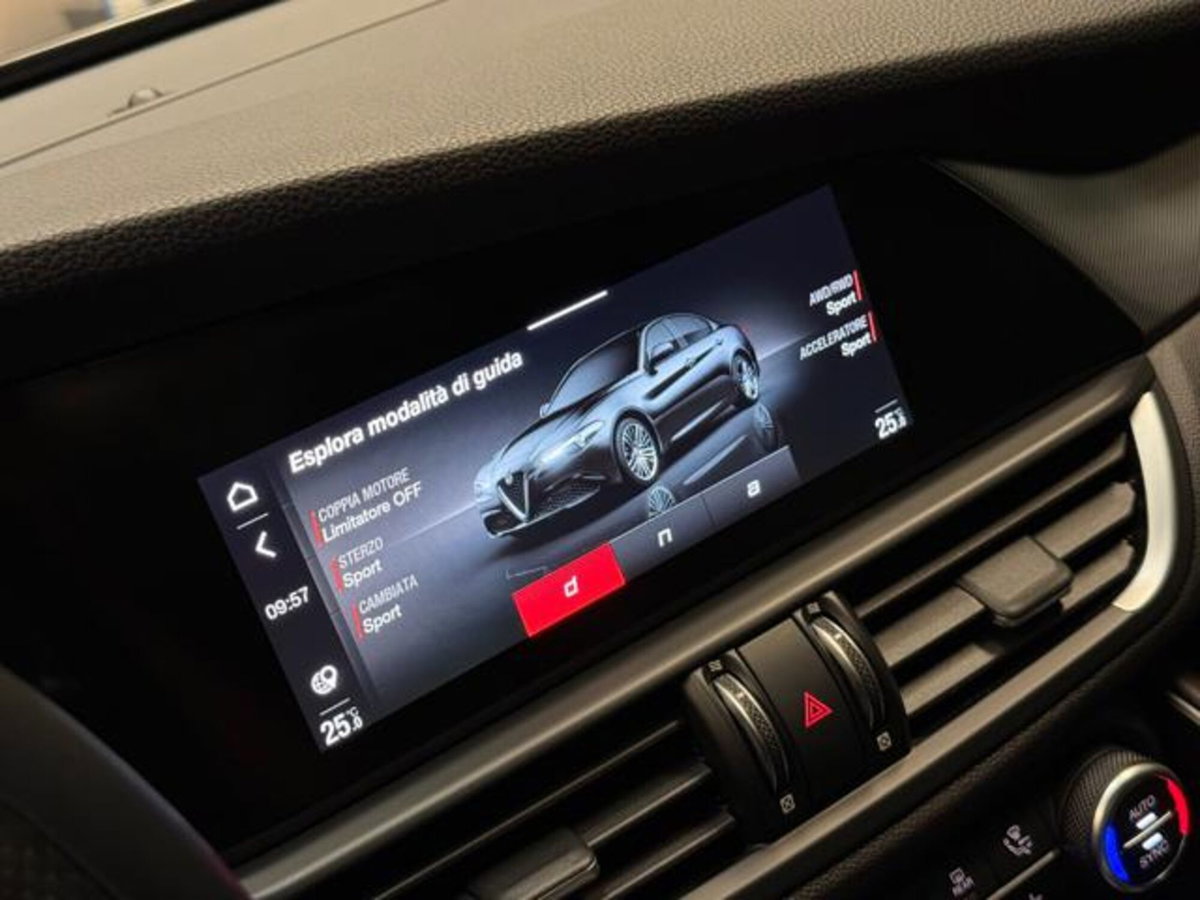 Alfa Romeo Giulia 2.0 Turbo 280 CV AT8 AWD Q4 Veloce (18)