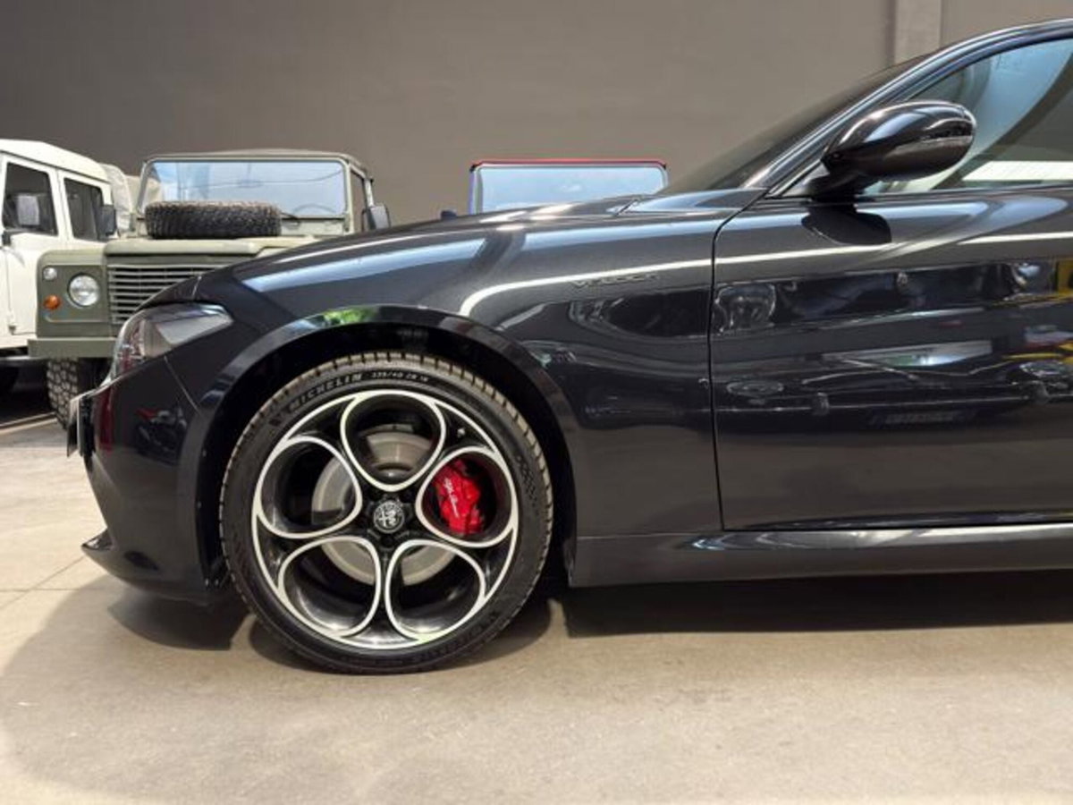 Alfa Romeo Giulia 2.0 Turbo 280 CV AT8 AWD Q4 Veloce (7)