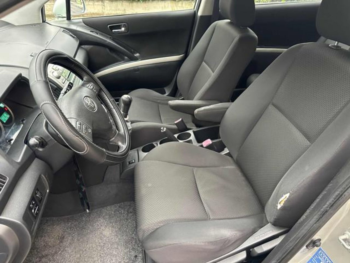 Toyota Corolla Verso 2.0 16V D-4D Sol (10)