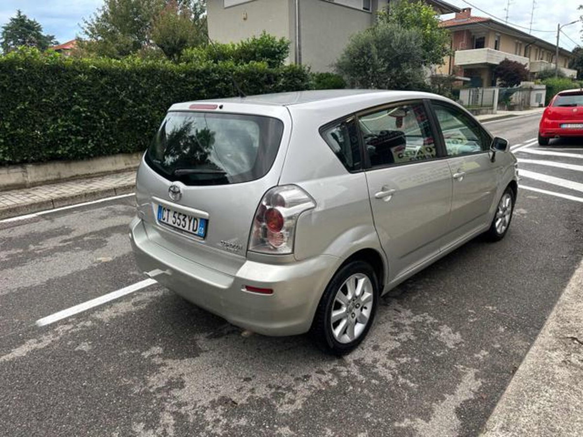 Toyota Corolla Verso 2.0 16V D-4D Sol (5)
