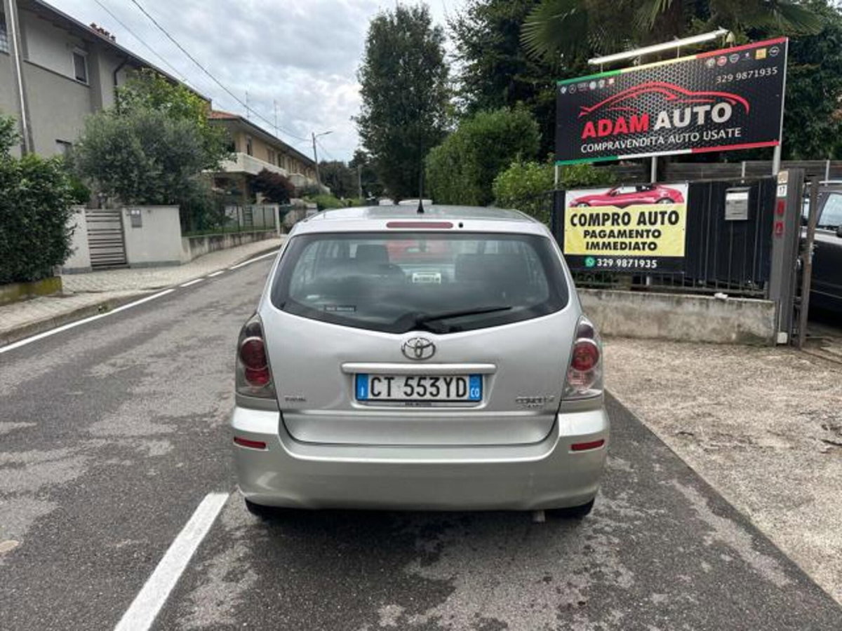Toyota Corolla Verso 2.0 16V D-4D Sol (6)