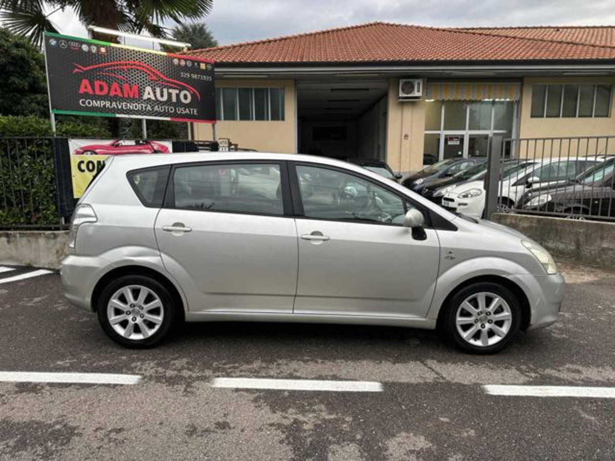 Toyota Corolla Verso 2.0 16V D-4D Sol (7)