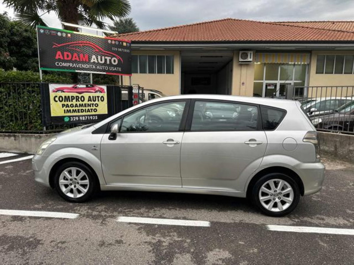 Toyota Corolla Verso 2.0 16V D-4D Sol (8)