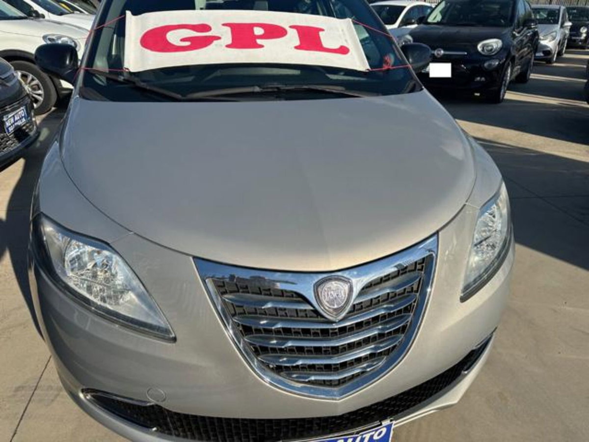 Lancia Ypsilon 1.2 69 CV 5 porte GPL Ecochic Gold (3)