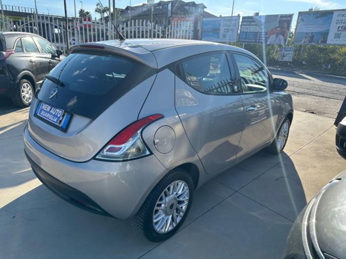 Lancia Ypsilon 1.2 69 CV 5 porte GPL Ecochic Gold (7)
