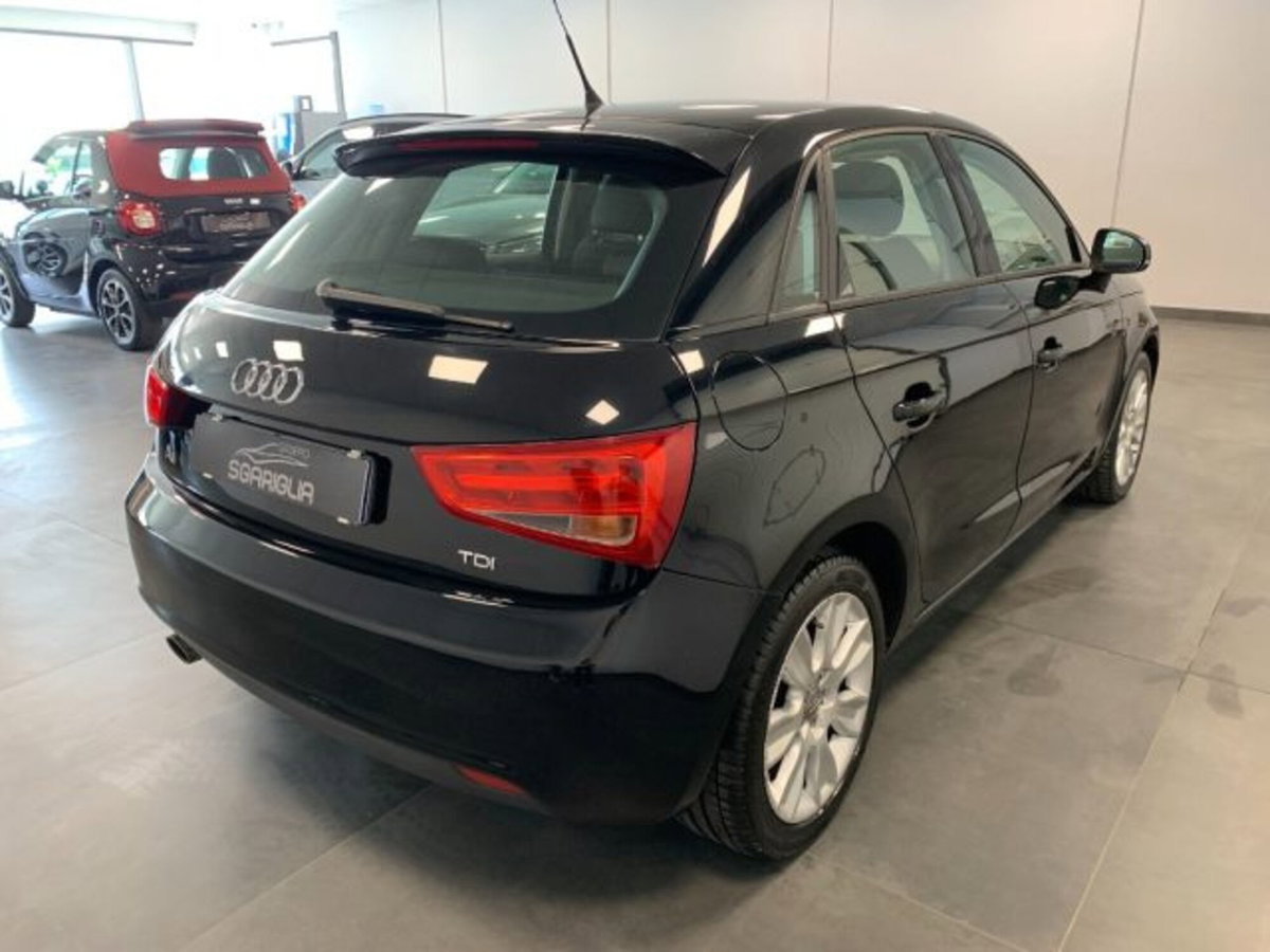 Audi A1 Sportback 1.6 TDI 105 CV Ambition (6)