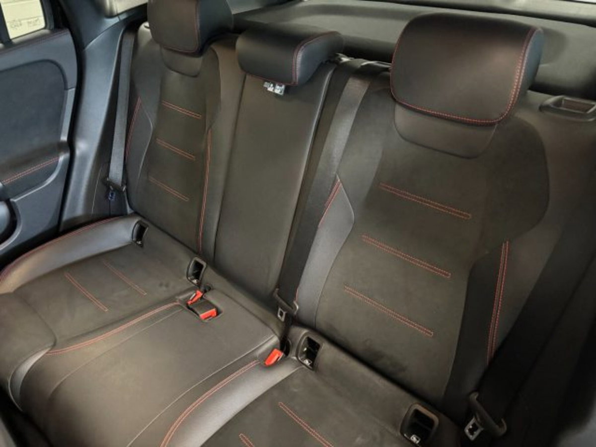 Mercedes-Benz GLA SUV 180 d AMG Line Premium Plus auto (17)