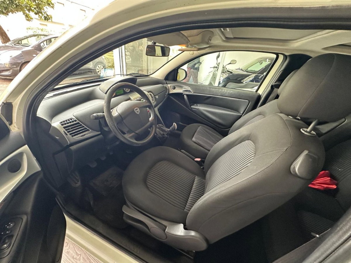 Lancia Ypsilon 1.2 (9)
