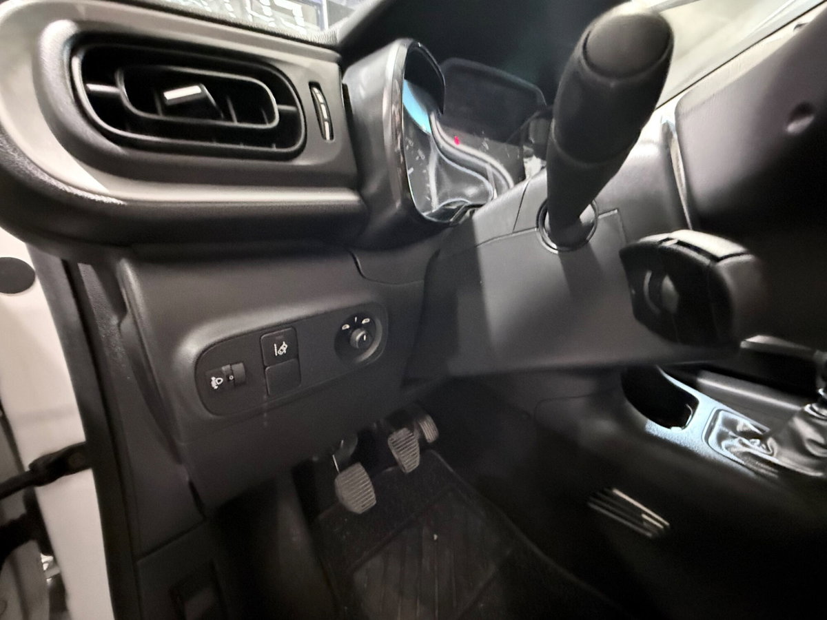 Citroen C3 BlueHDi 100 S&S Feel (13)