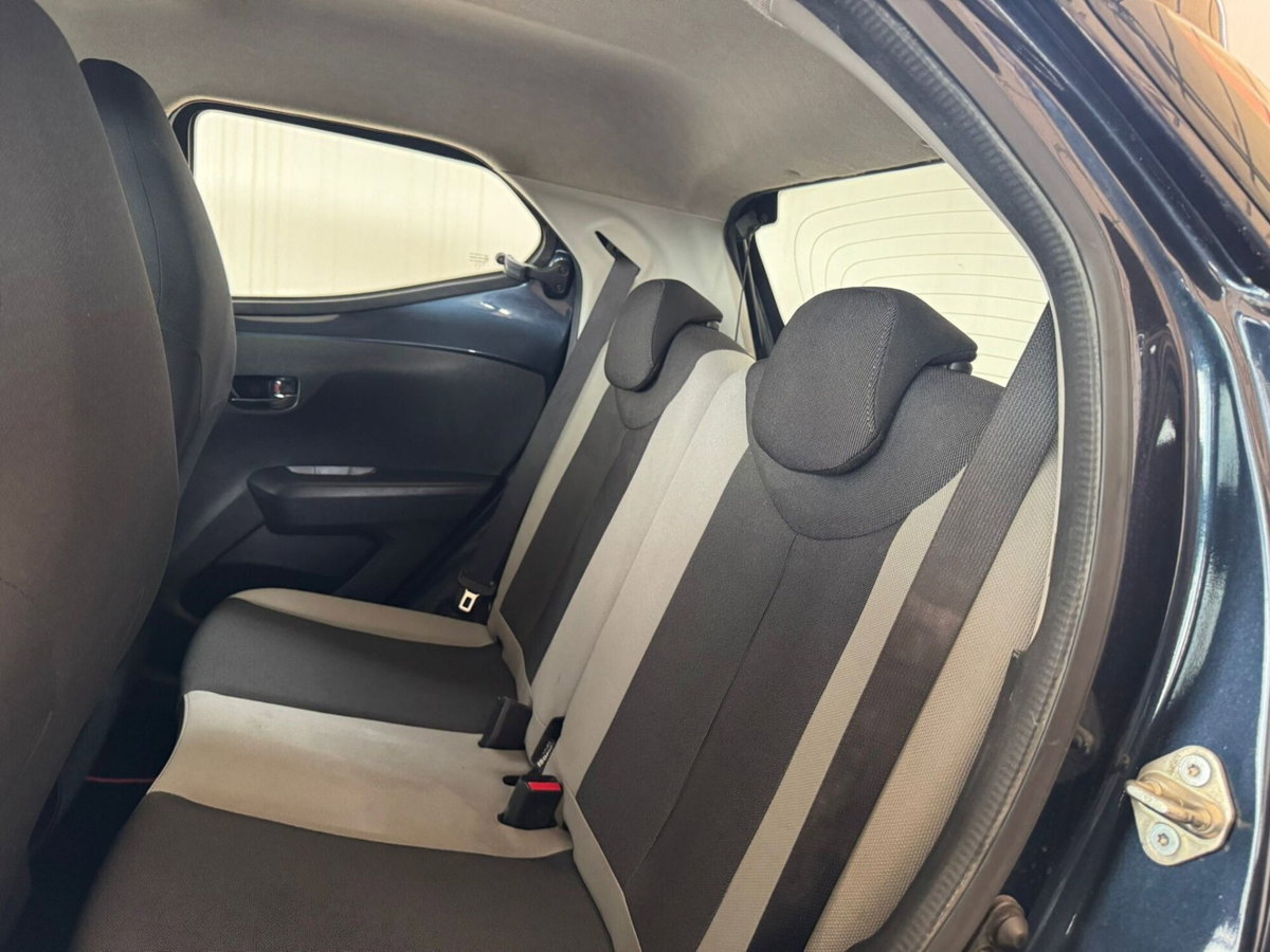 Toyota Aygo 1.0 VVT-i 69 CV 5 porte x-cool TSS (18)