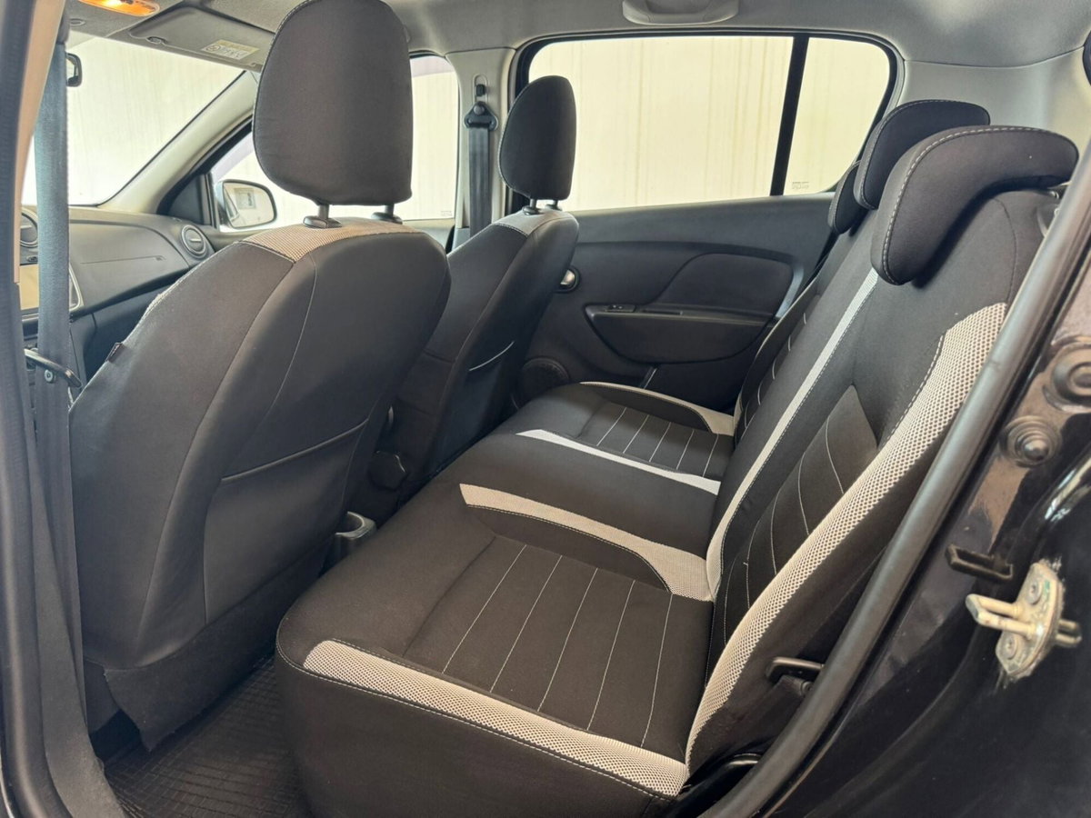 Dacia Sandero 1.5 dCi 8V 75CV Lauréate N1 (13)