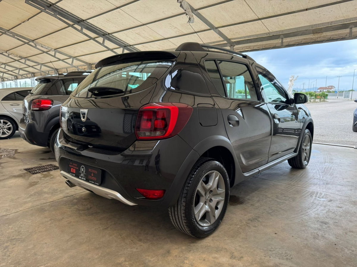 Dacia Sandero 1.5 dCi 8V 75CV Lauréate N1 (5)
