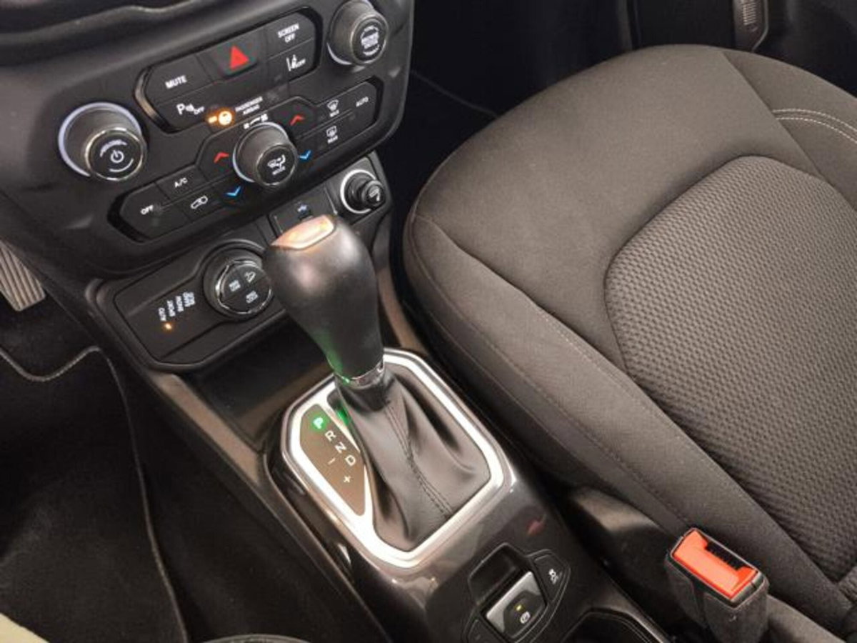 Jeep Renegade 1.3 T4 190CV PHEV 4xe AT6 Limited (18)
