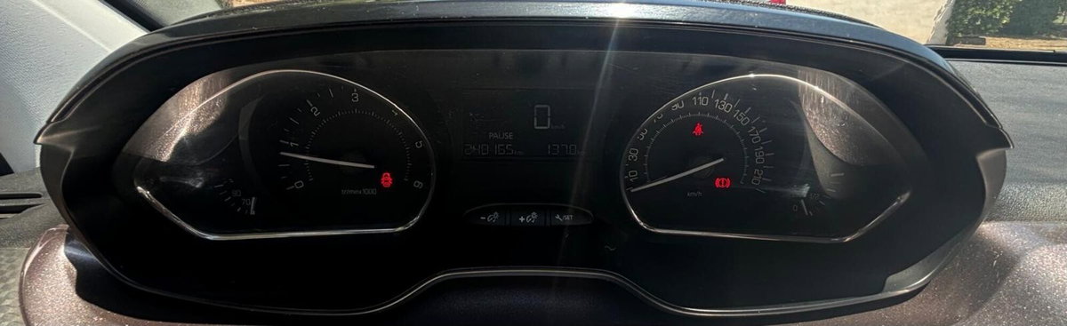 Peugeot 2008 e-HDi 92 CV Stop&Start Active (14)