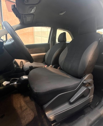 Toyota Yaris 1.D-4D 3 porte Sol (10)