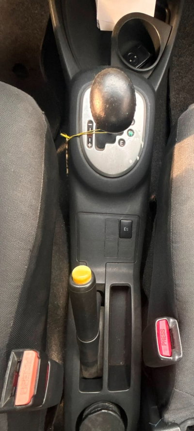 Toyota Yaris 1.D-4D 3 porte Sol (16)