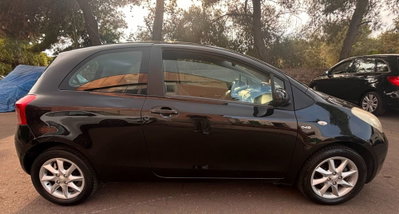 Toyota Yaris 1.D-4D 3 porte Sol (2)