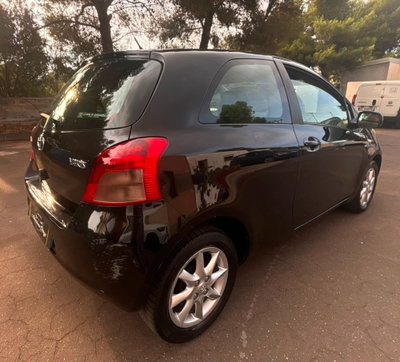 Toyota Yaris 1.D-4D 3 porte Sol (3)