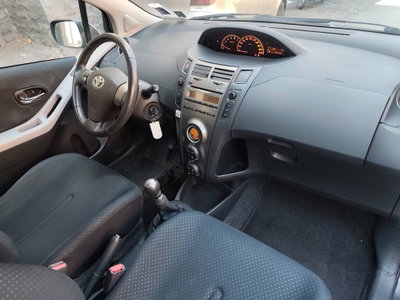 Toyota Yaris 1.D-4D DPF 5 porte Now (10)