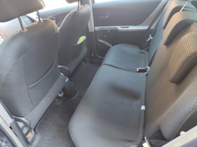 Toyota Yaris 1.D-4D DPF 5 porte Now (11)