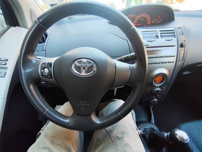 Toyota Yaris 1.D-4D DPF 5 porte Now (9)