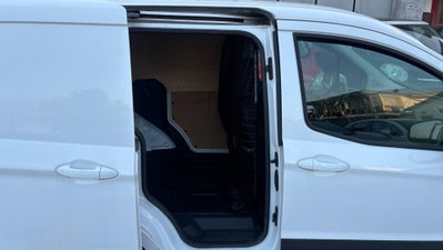 Ford Tourneo Courier 1.5 TDCI 95 CV Titanium (11)
